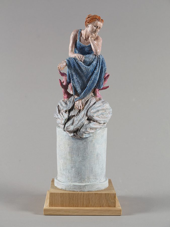 Piccola regina di cuori, Terracotta dipinta, 2018, alt. cm 42